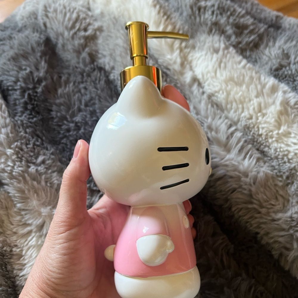 Hello Kitty Lotion Pump Dispenser - Picture 3 of 6